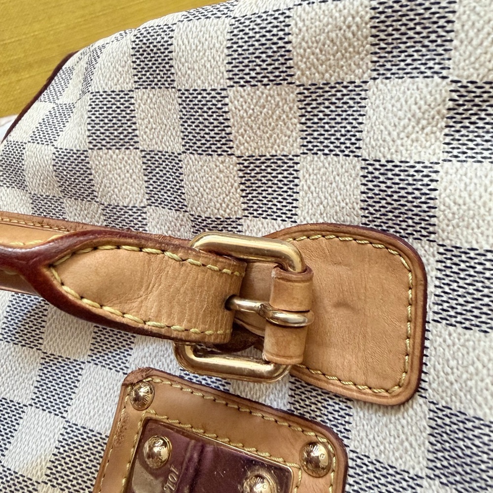 Authentic Louis Vuitton Berkely in Damier Azur - Picture 14 of 16